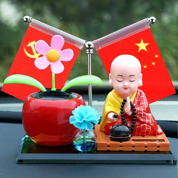 Червен флаг Слънчев качающий главата Монах, стучащий дървена риба, авто парфюм, украса за кола, украса на интериор на автомобил