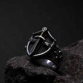 Нов мъжки пръстен от сребро 925 проба с прекалена с меч и щит в европейския и американския стил, ретро, тенденция пръстен, бижута