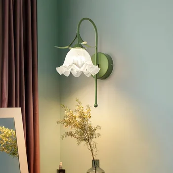 Френски крем вятърна монтиран на стената лампа Цвете нощна лампа за главната спалня Американски ретро лампа Convallaria за преминаване, монтиран на стената лампа за коридора