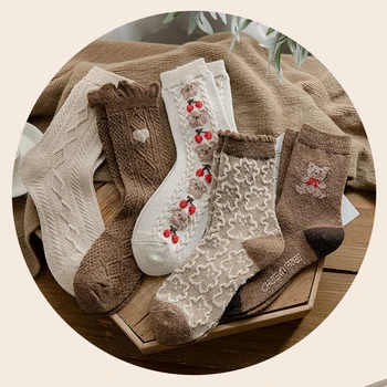 Нови есенно-зимни чорапи със средна дължина, женски вълнени чорапи в етнически стил ретро със сладък мечок от анимационен филм harajuku, сгъстено кашмир дамски чорапи